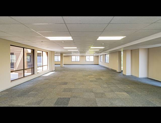 1,575M² OFFICE TO LET IN PARKTOWN
